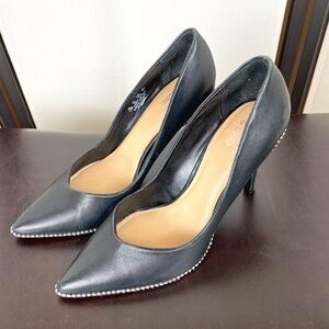 Bleecker & Bond Black Leather Heel Pumps Small Studs Size 7.5